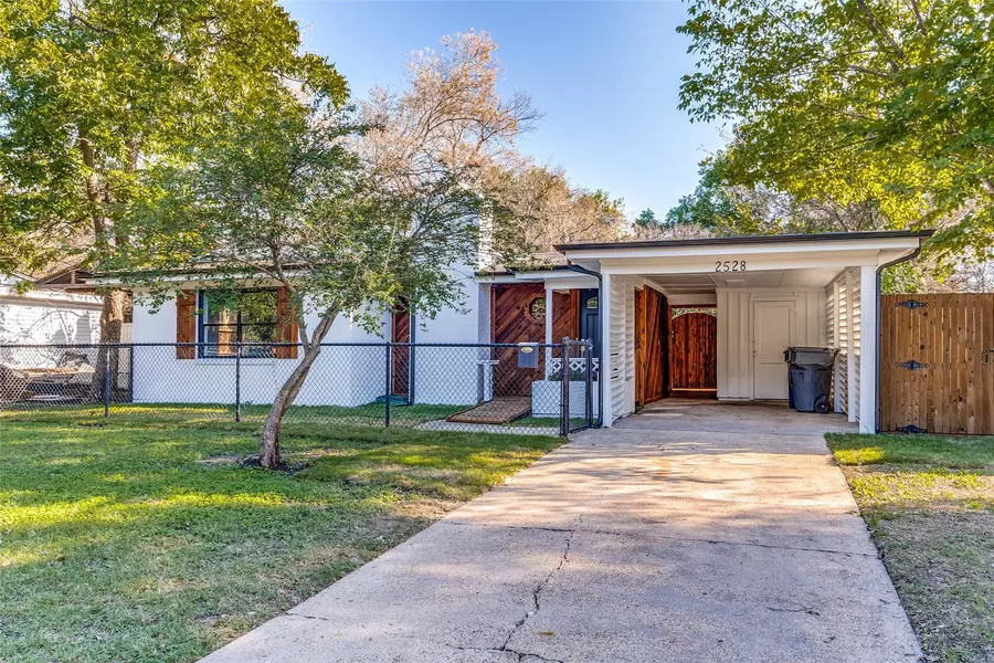 2528 Lockhart Avenue, Dallas, TX 75228