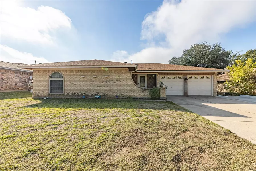 2106 Avalon Lane, Arlington, TX 76014