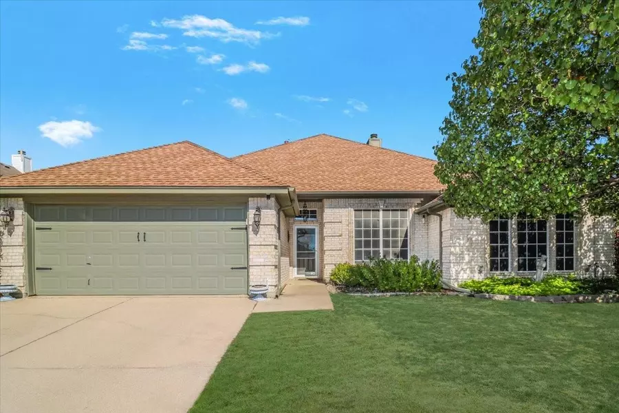 8821 Saranac Trail, Fort Worth, TX 76118