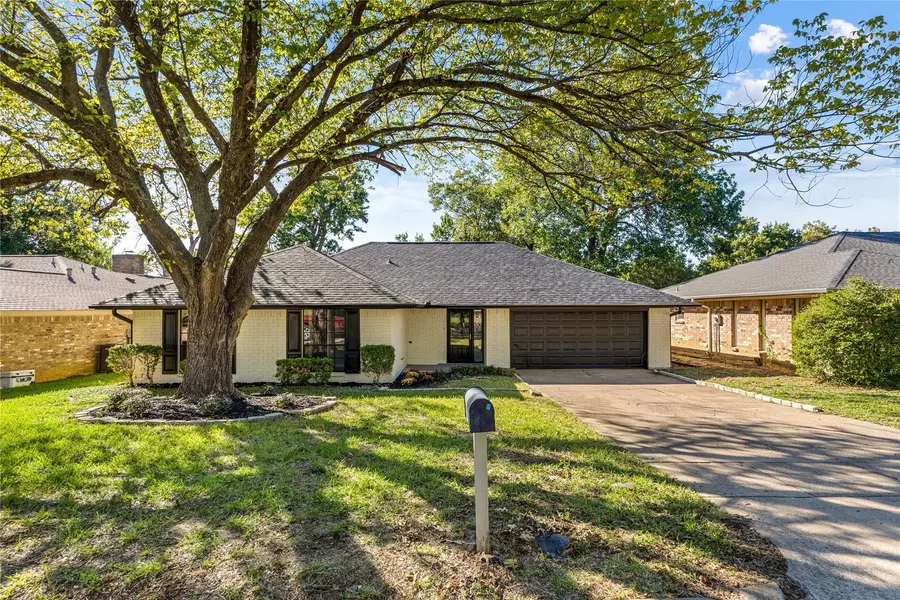 3812 Lynbrook Lane, Arlington, TX 76015