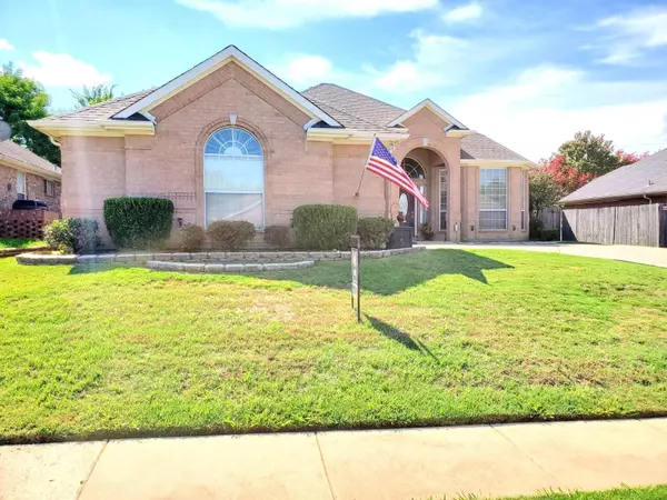 3605 Heatherbrook Drive, Arlington, TX 76001