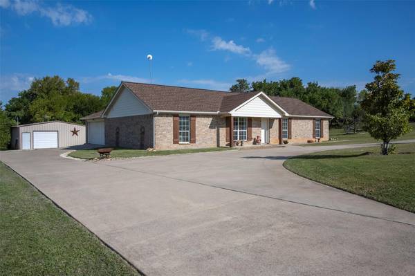 105 Sandalwood Court, Weatherford, TX 76085