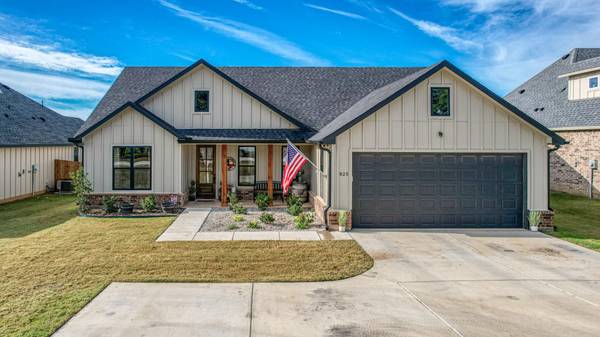 825 Holbrook Road, Springtown, TX 76082