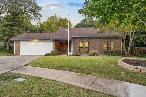 2204 Crooked Oak Court, Arlington, TX 76012