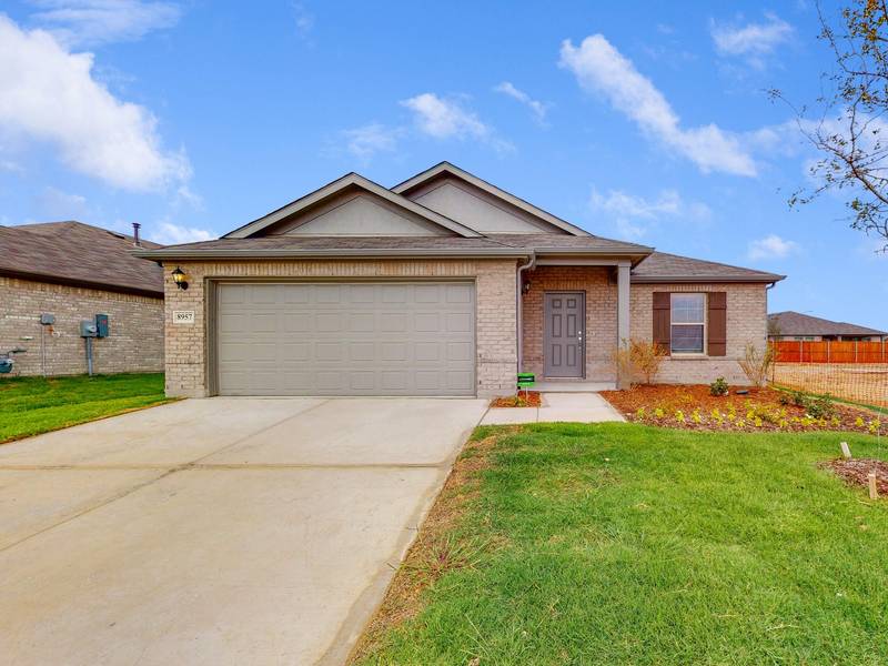 8957 Bronze Meadow Drive, Fort Worth, TX 76131