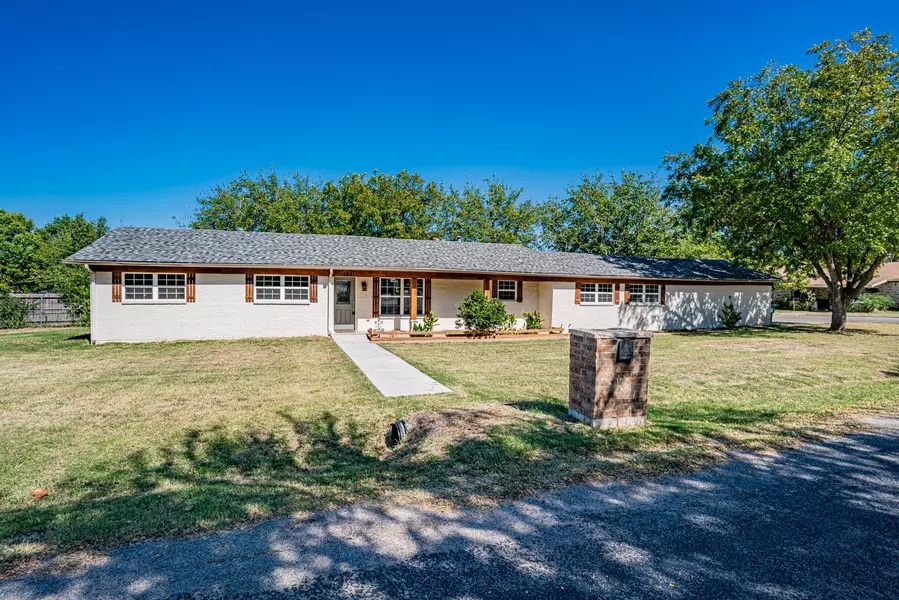 1221 Ross Lane, Granbury, TX 76048