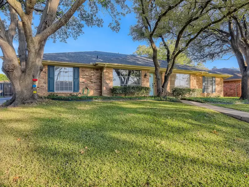 4516 Saldana Drive, Fort Worth, TX 76133