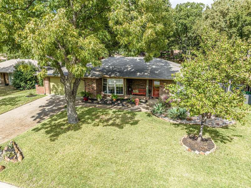 2822 Columbine Drive, Grapevine, TX 76051