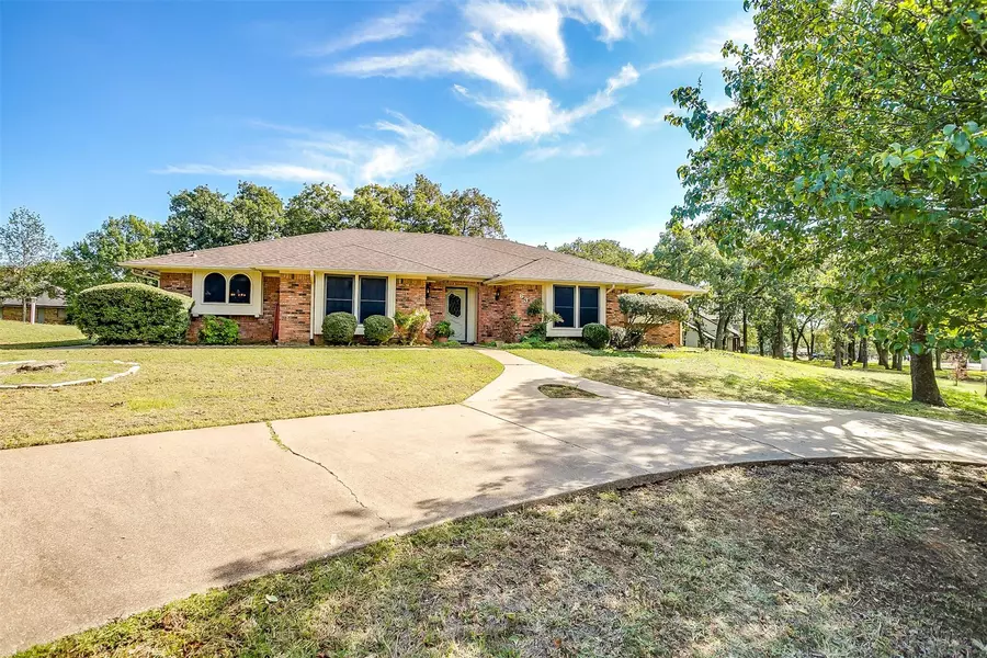 633 Curtis Road, Burleson, TX 76028