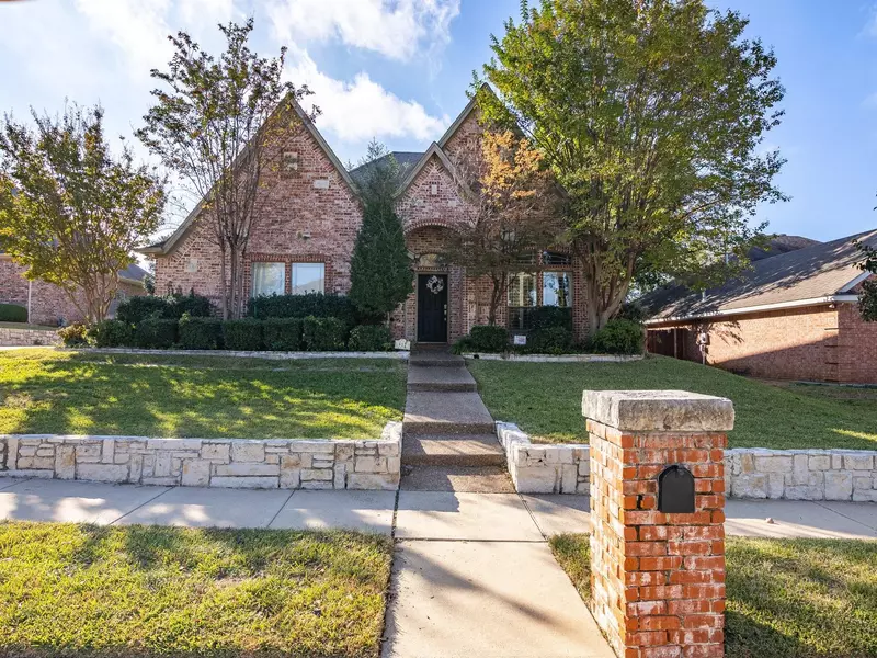 912 Crestview Drive, Bedford, TX 76021