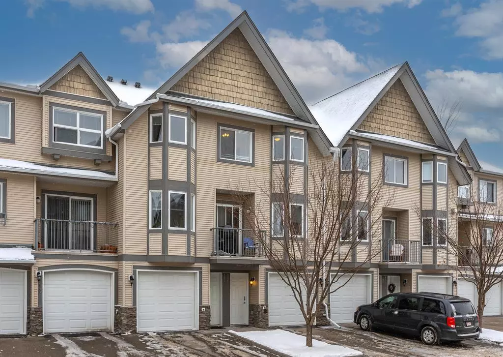 Calgary, AB T2W 6J3,186 Cedarwood LN SW