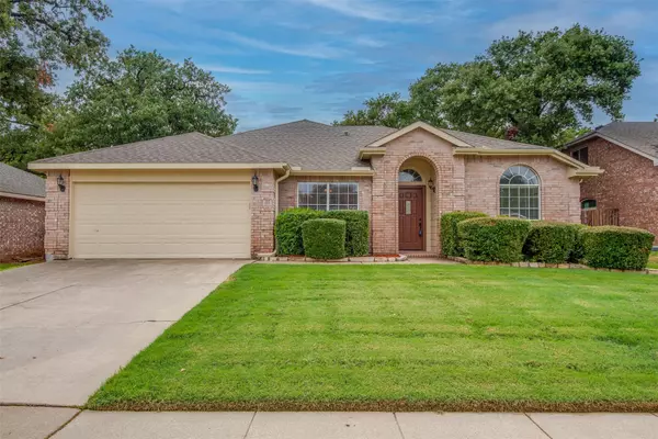 405 Londonderry Lane, Mansfield, TX 76063