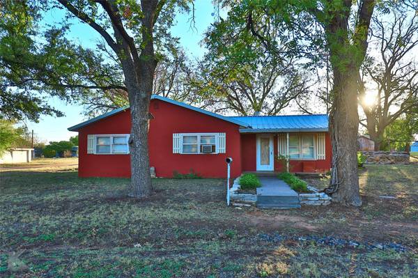 901 Adams, Rule, TX 79547