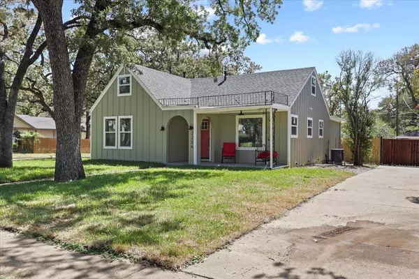 2224 Marigold Avenue, Fort Worth, TX 76111