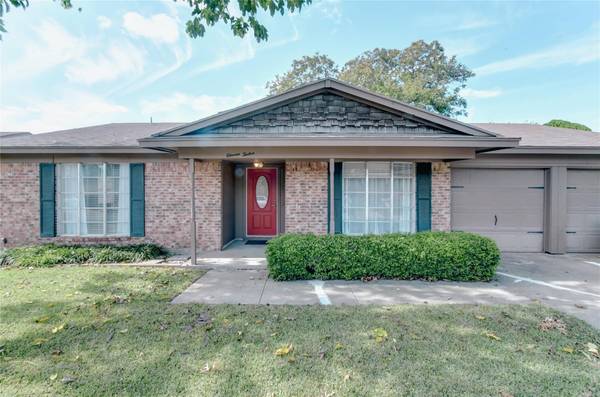 1112 Bryant Street, Benbrook, TX 76126