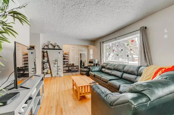 Calgary, AB T3B3B7,3127 37 ST SW