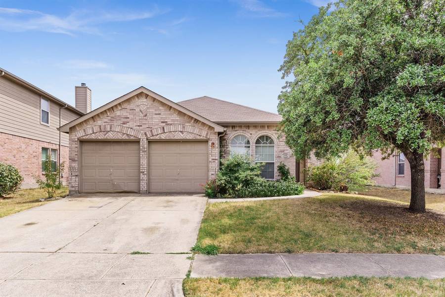 1208 Mockingbird Drive, Aubrey, TX 76227