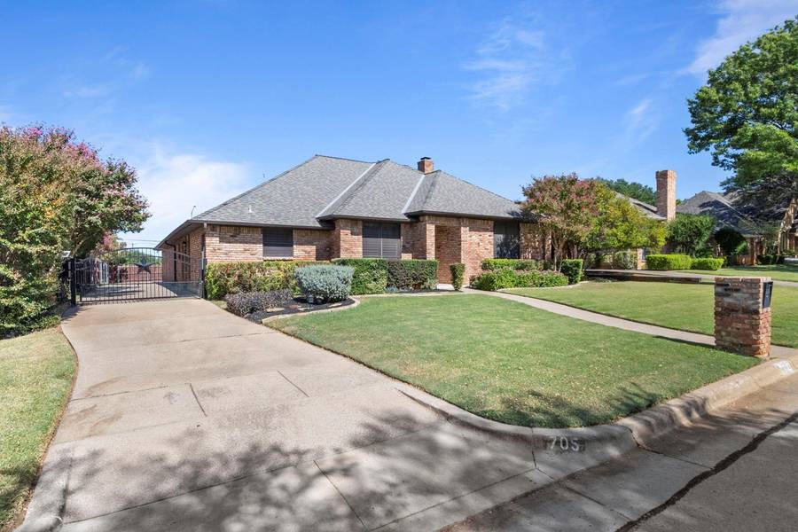 705 Viewside Circle, Arlington, TX 76011