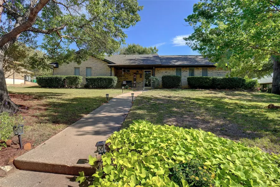 2121 Pembrooke Place, Denton, TX 76205