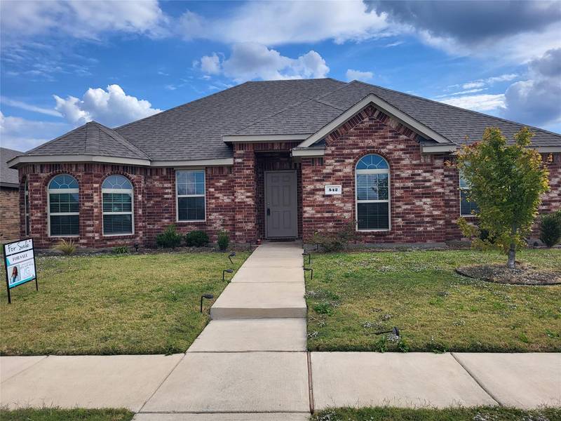 542 Meadowlake Drive, Waxahachie, TX 75165