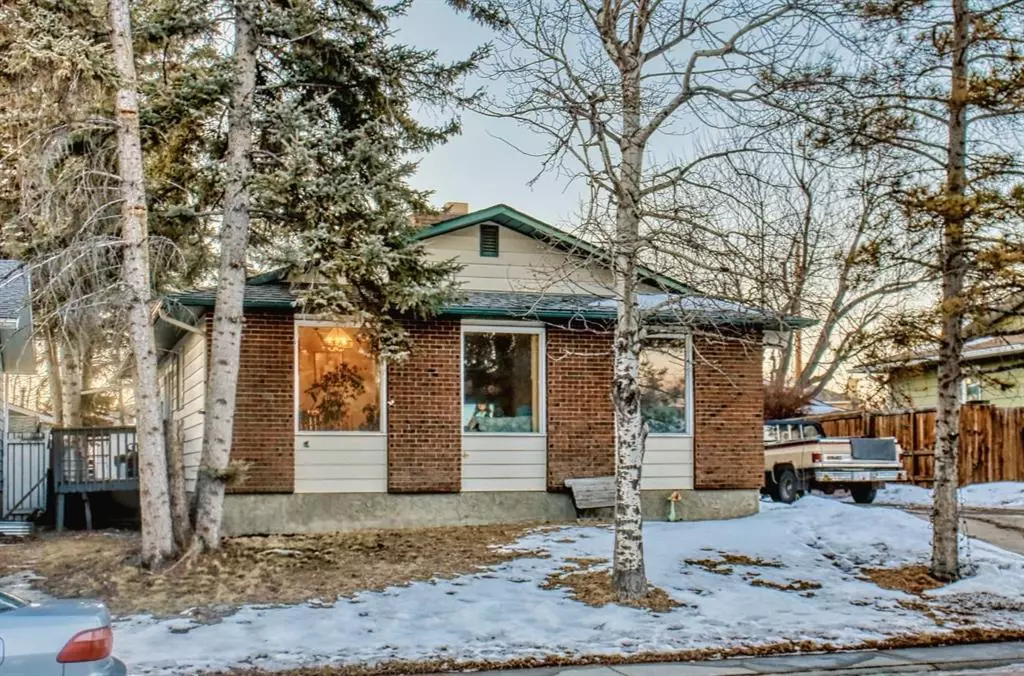 Calgary, AB T2J 4E3,231 Queensland CIR SE