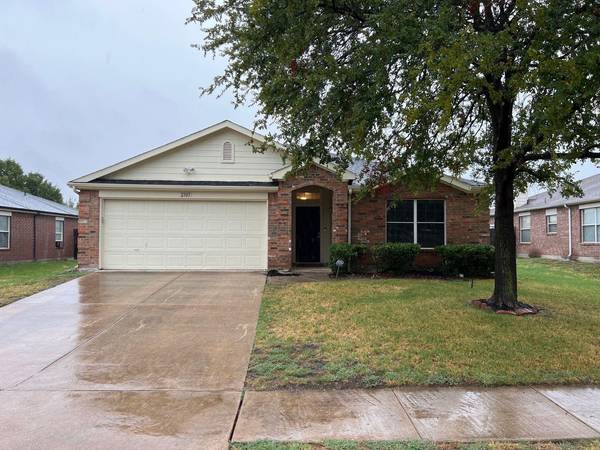 2305 Eagle Mountain Drive, Little Elm, TX 75068