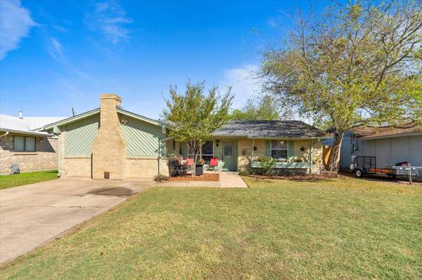 418 Blueberry Lane, Grand Prairie, TX 75052