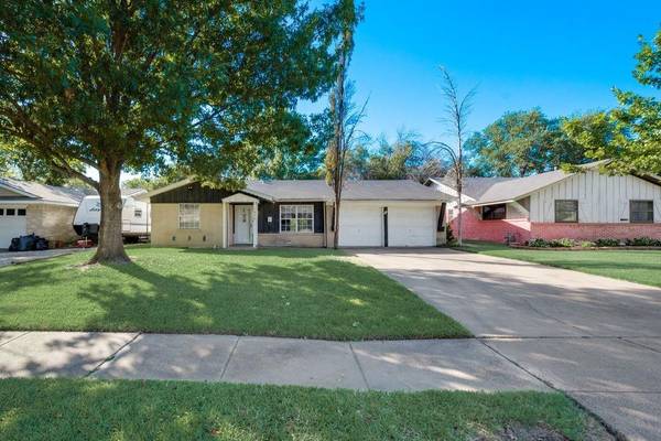 1906 Woodoak Drive, Irving, TX 75060