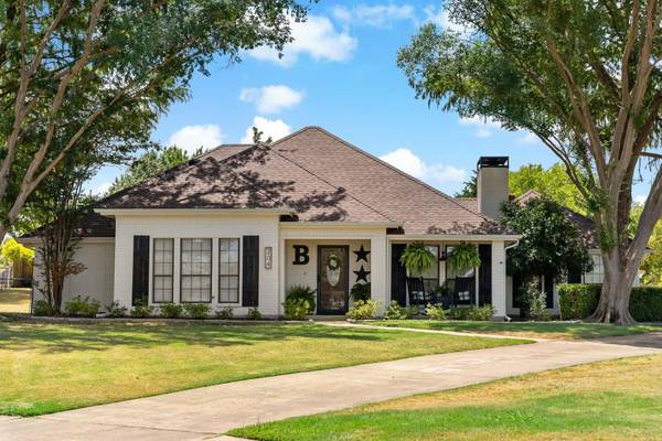 204 Creekview Court,  Crandall,  TX 75114