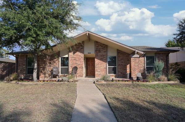 1903 Rambling Ridge Lane, Carrollton, TX 75007