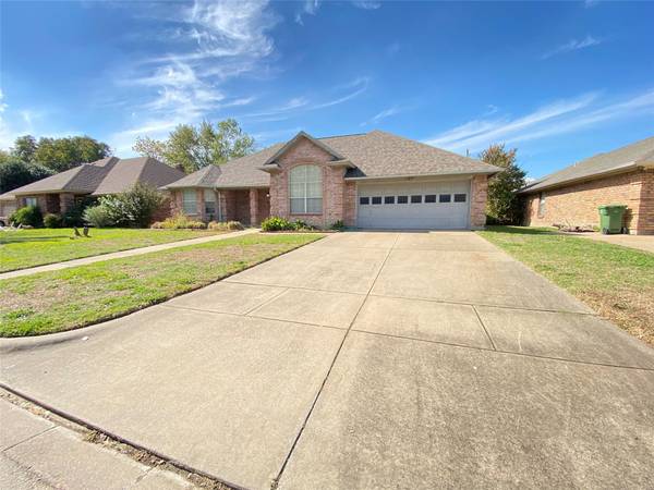 5633 Puerto Vallarta Drive, North Richland Hills, TX 76180