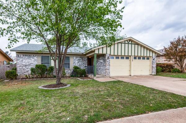 6529 Levitt Drive, Watauga, TX 76148