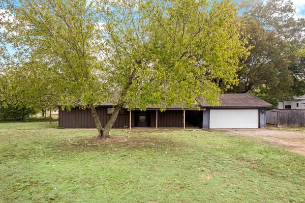 150 Maple Street, Blossom, TX 75416