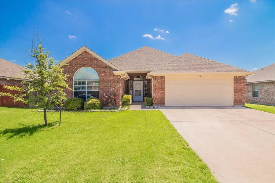 316 Willow Vista Drive, Saginaw, TX 76179