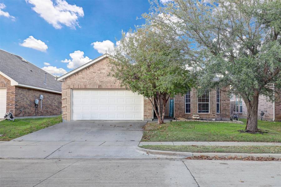 2713 Red Wolf Drive, Fort Worth, TX 76244