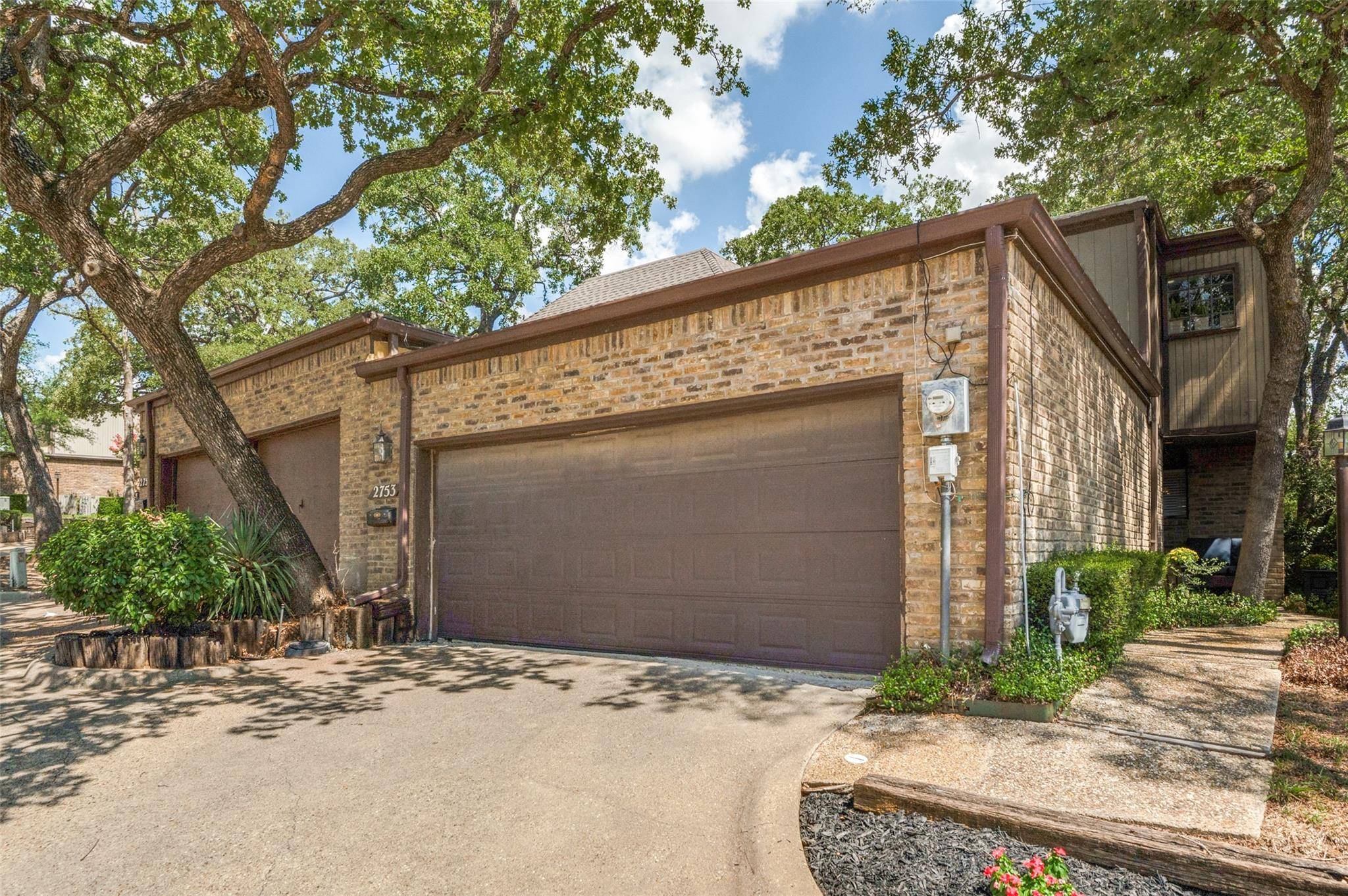 2753 Fairway Park Street, Grand Prairie, TX 75050