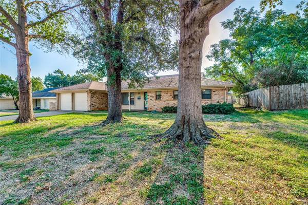 1009 Lake Louise Road, Fort Worth, TX 76103