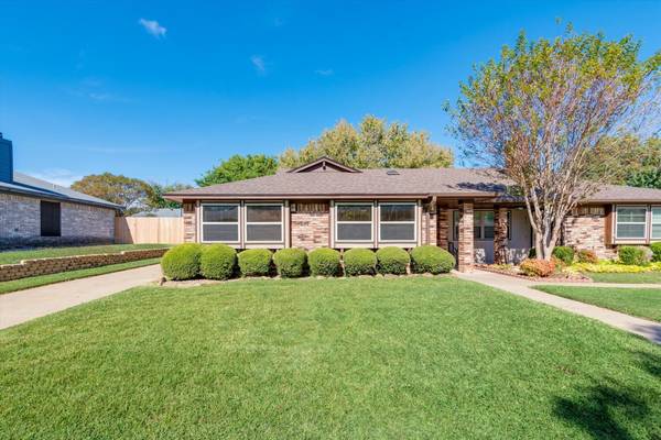 2309 Dalewood Lane, Bedford, TX 76022