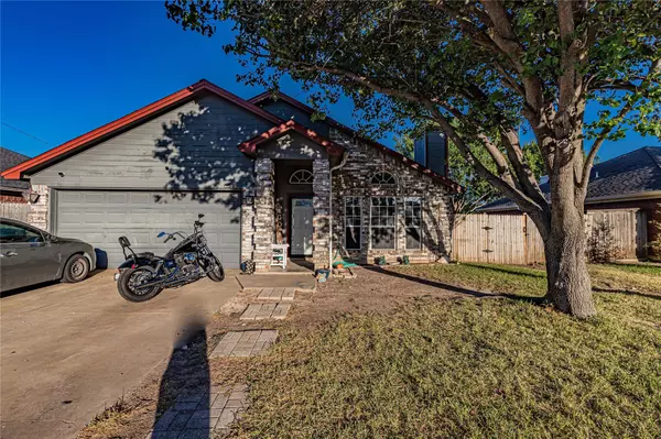 821 Globe Avenue, Blue Mound, TX 76131