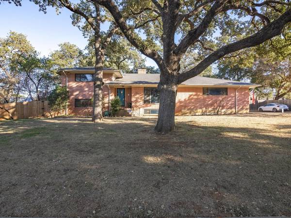 1715 Larkspur,  Arlington,  TX 76013