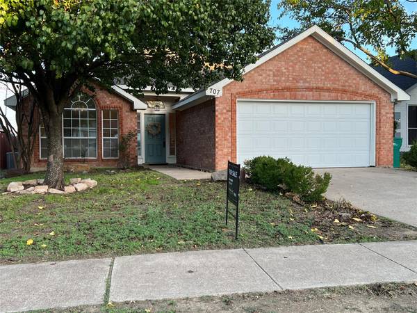 707 Keessee Drive, Cedar Hill, TX 75104