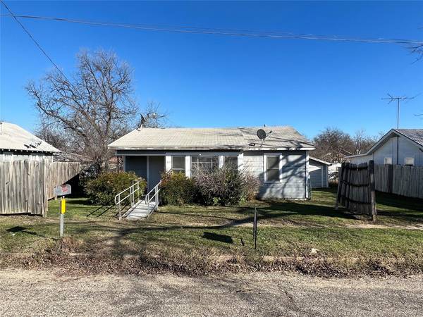 1807 S Commercial Avenue, Coleman, TX 76834