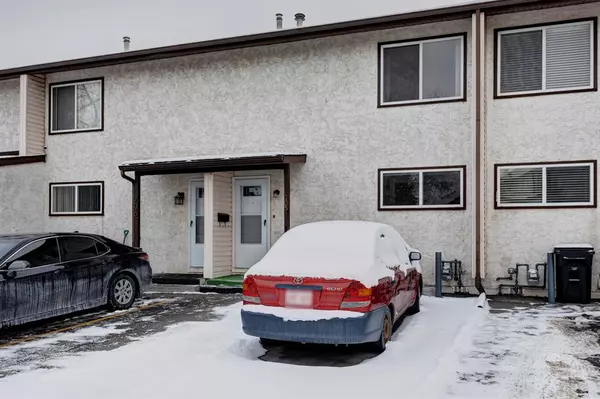 Calgary, AB T2J4L4,9930 Bonaventure DR SE #705