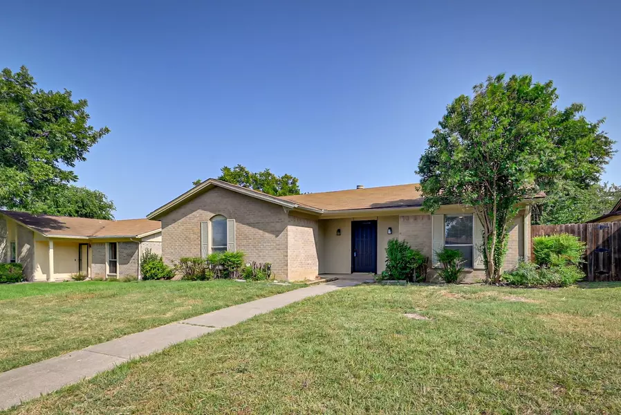 1025 Nancy Lane, Lancaster, TX 75134