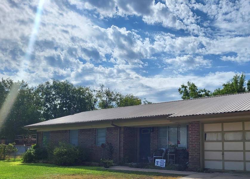 1311 W Third Street, Goldthwaite, TX 76844