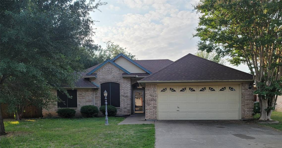 1525 Clover Lane, Granbury, TX 76048