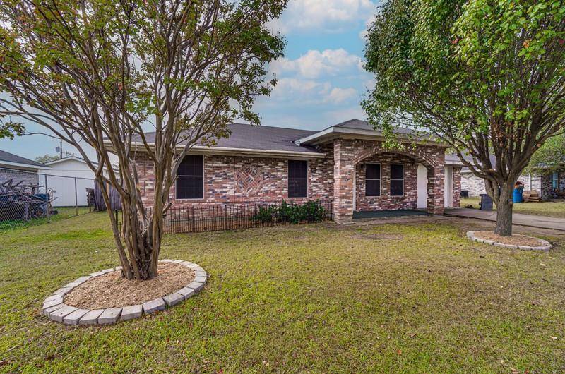 102 Janis Street, Alvarado, TX 76009