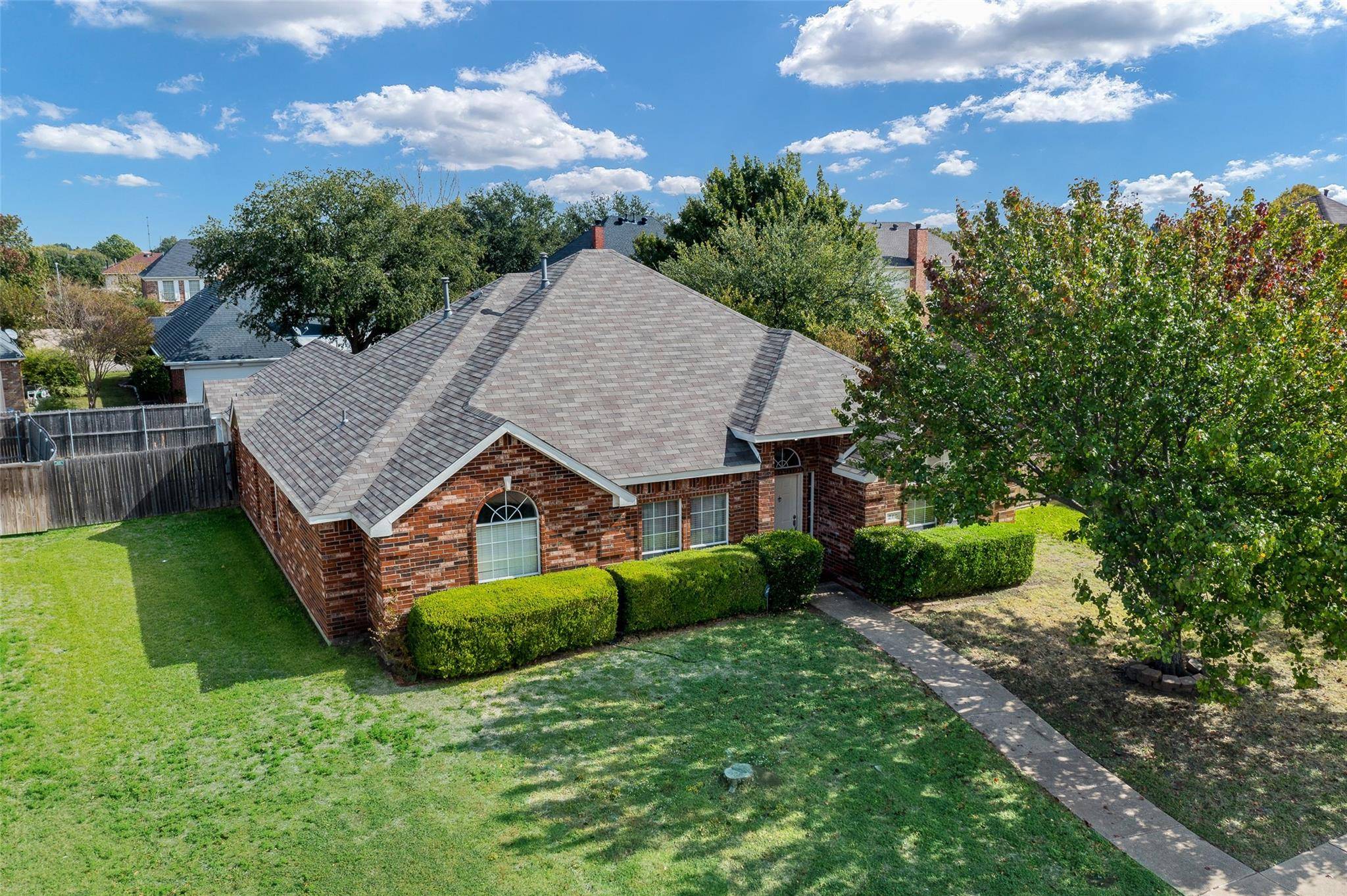 216 Dashing Creek Drive,  Desoto,  TX 75115