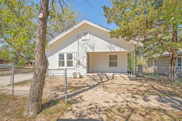 1407 Avenue I, Brownwood, TX 76801