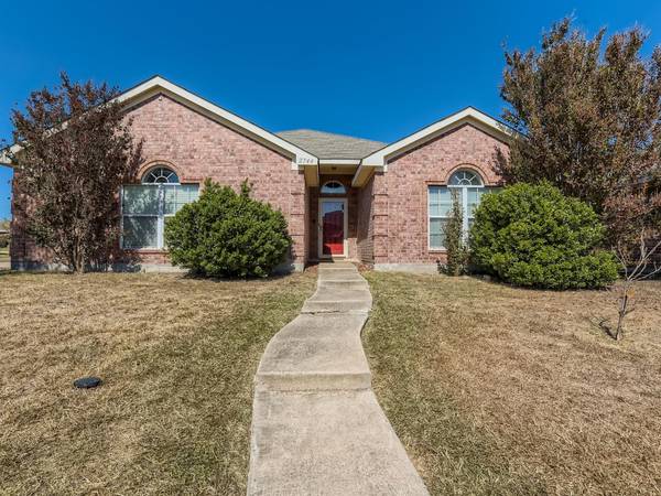 2744 Ensenada Lane, Fort Worth, TX 76108